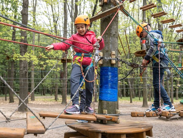Quels équipements de loisirs sont proposés dans les campings de Pornic pour divertir les enfants ?