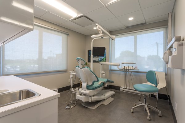 Quelle est la formation continue des dentistes à la Clinique Poirier ?